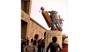 رژیم پهلوی، رژیمی کاملا بیگانه ساخت، اسلام ستیز، خودباخته و خویشاوند سالار(۲)