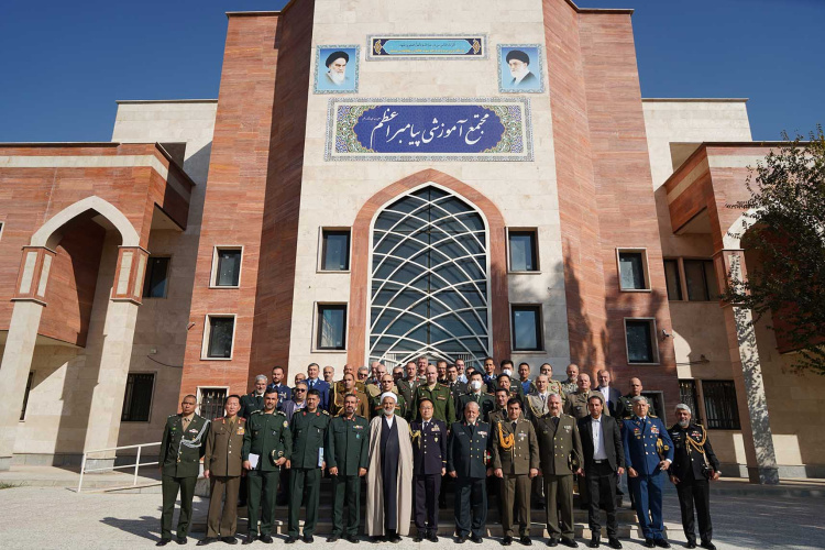 زيارة الملحقين العسكريين الأجانب المقيمين في طهران لجامعة الدفاع الوطني