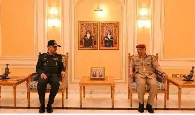وفد من جامعة الدفاع الوطني العليا بالجمهورية الإسلامية الإيرانية يلتقي رئيس أكاديمية الدراسات الاستراتيجية والدفاعية العمانية