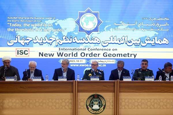 Maj. Gen. Seyed Yahya Safavi delivers a lecture at the closing ceremony of the New World Order Geometry International Conference as well as summing up the expert panel