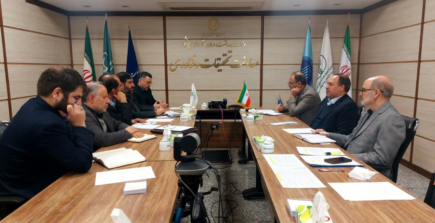 برگزاری جلسه بررسی وضعیت نخبگان پزشک وظیفه با حضور معاون تحقیقات و فناوری وزارت بهداشت و مسئولان ستاد کل